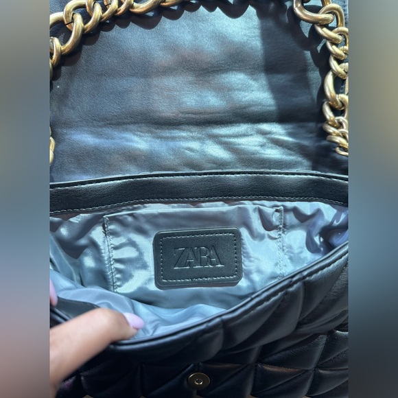 Large black Zara bag with chain.
Translated - Picture 3 of 6